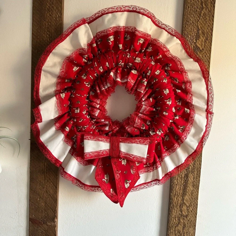 Vintage 1970s Christmas Holiday Wreath Handmade Red White Ruffled Swan Print